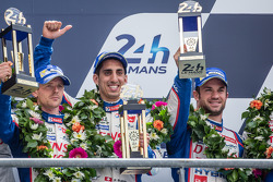 LMP1-H podium: Anthony Davidson, Nicolas Lapierre, Sébastien Buemi