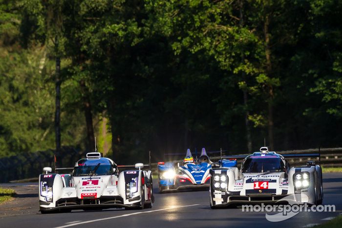 #1 Audi Sport Team Joest Audi R18 E-Tron Quattro: Lucas Di Grassi, Marc Gene, Tom Kristensen; #14 Porsche Team Porsche 919 Hybrid: Romain Dumas, Neel Jani, Marc Lieb