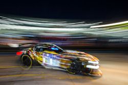 Pit stop for #28 Walkenhorst Motorsport BMW Z4 GT3: Ferdinand Stuck, Maximilian Sandritter, Christop