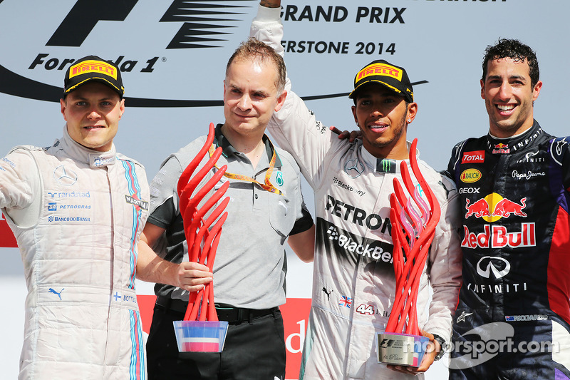 Podio: Lewis Hamilton, Mercedes AMG F1, ganador de la carrera; Daniel Ricciardo, Red Bull Racing, te