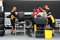 Construcción de neumáticos de Pirelli en el paddock