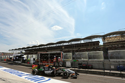Sergio Perez, Sahara Force India F1 VJM07, lascia i box