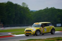 #24 4R Motorsports Mini Cooper: Tom Noble