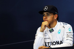 Lewis Hamilton lors de la conférence de presse FIA
