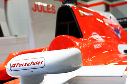 El Marussia F1 Team MR03 de Jules Bianchi, lleva mensajes de apoyo, con los hashtags # #ForzaJules y JB17