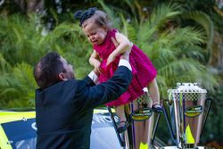 Campeão da NASCAR Camping World Truck Series: Matt Crafton com sua filha