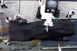 McLaren MP4-29H de Stdefel Vandoorne, el auto regresa en grúa
