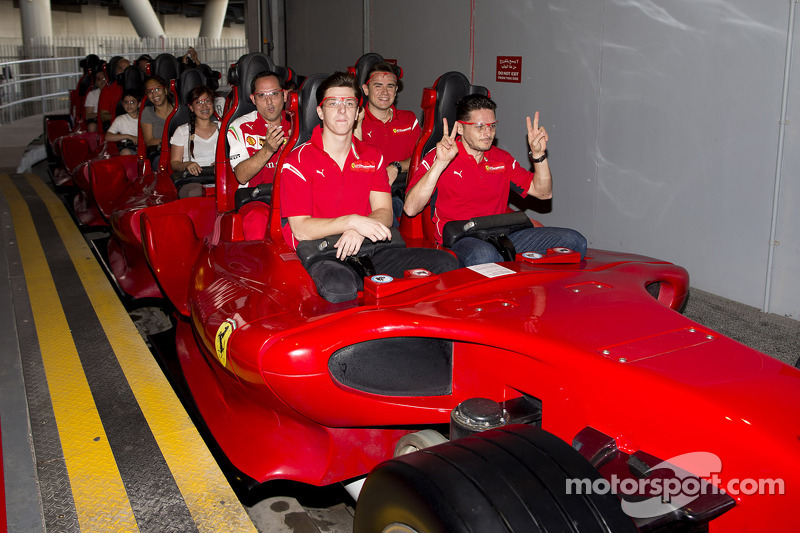 Giancarlo Fisichella, James Calado ve Davide Rigon Ferrari World'de