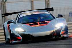 #60 迈凯伦 650S GT3: 彼得·考克斯, 尼科·普隆克, 吉尔斯·瓦纳莱