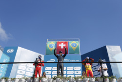 Podio: vincitore Sebastien Buemi, e.dams-Renault, secondo posto di Nelson Piquet Jr., China Racing,