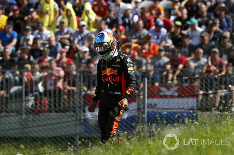 Race retiree Daniel Ricciardo, Red Bull Racing