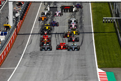 Valtteri Bottas, Mercedes AMG F1 W09, Lewis Hamilton, Mercedes AMG F1 W09, Kimi Raikkonen, Ferrari SF71H, Max Verstappen, Red Bull Racing RB14, Sebastian Vettel, Ferrari SF71H, Romain Grosjean, Haas F1 Team VF-18, the rest of the field at the start of the race