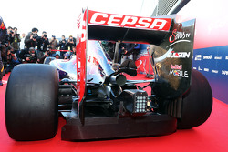 Scuderia Toro Rosso STR10 achtervleugel en uitlaat detail