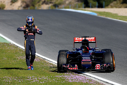 Carlos Sainz Jr., Scuderia Toro Rosso stops on track