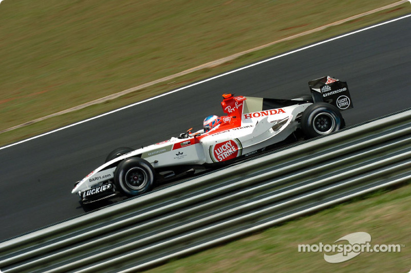2004 - BAR 006: terceiro lugar no Mundial de Pilotos, com 85 pontos