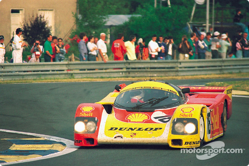 #18 Porsche AG Porsche 962C: Боб Волкек, Сарель ван дер Мерве, Верн Шуппан
