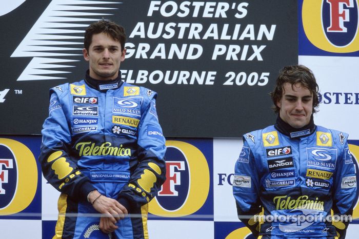 Podio: ganador de la carrera Giancarlo Fisichella con Fernando Alonso
