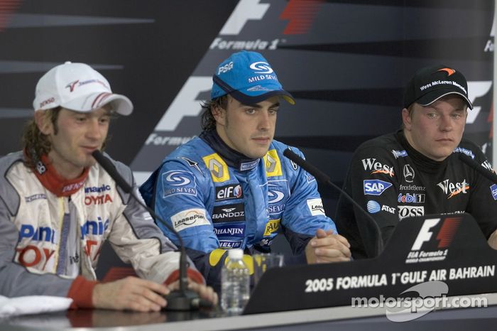Conferencia de prensa de los ganadores: ganador de la carrera Fernando Alonso, Jarno Trulli y Kimi R