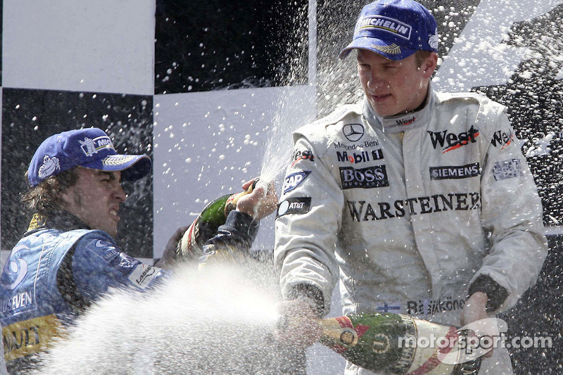 Podium: champagne for Kimi Raikkonen