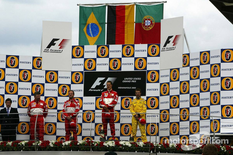 Podio: ganador de la carrera Michael Schumacher, segundo lugar Rubens Barrichello y tercer lugar Tia