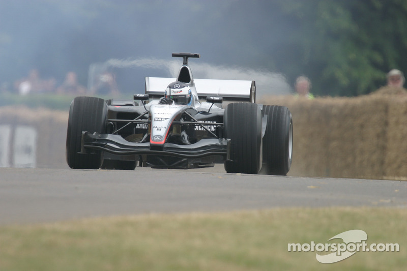 #109 2004 McLaren Mercedes MP4/19, class 16: Darren Turner