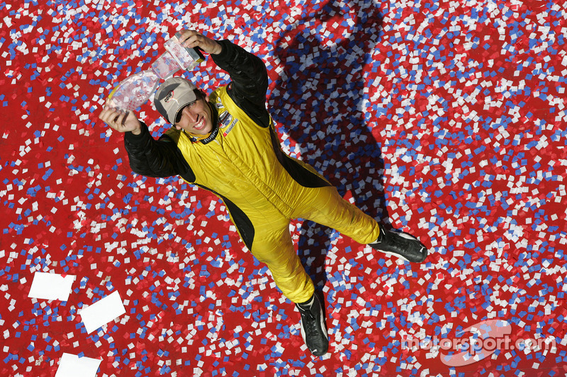 Podium: race winner Justin Wilson