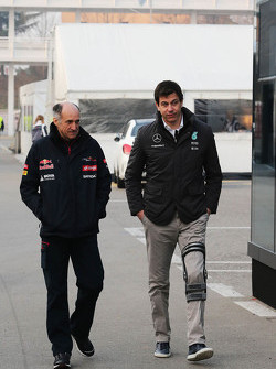 (L naar R): Franz Tost, Scuderia Toro Rosso Teambaas met Toto Wolff, Mercedes AMG F1 Aandeelhouder e