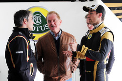 Nick Chester, Direttore tecnico Lotus F1 Team, con Jonathan Palmer e Jolyon Palmer, Lotus F1 Test Te