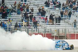 Ganador de la Carrera Jimmie Johnson, Hendrick Motorsports Chevrolet celebra