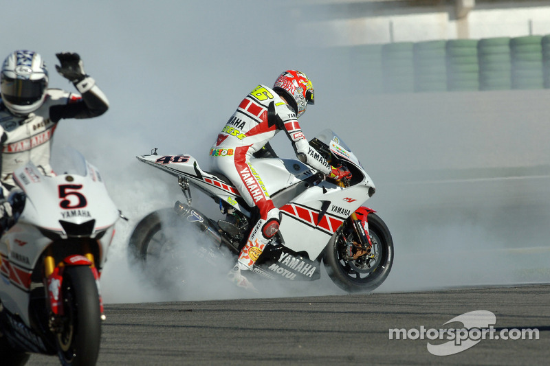 El Campeón del Mundo Valentino Rossi celebrando