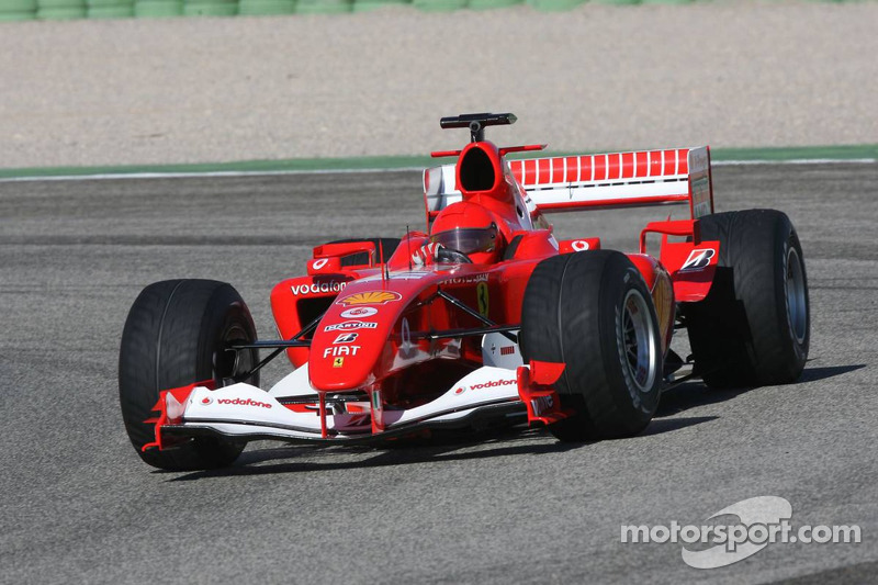 2006年罗西在瓦伦西亚赛道驾驶法拉利F2004赛车