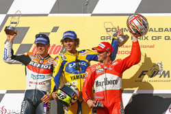 Podium: Valentino Rossi avec Nicky Hayden et Loris Capirossi