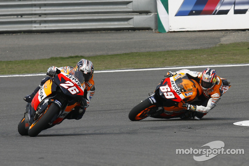 2006: Neuer Teamkollege Dani Pedrosa geigt auf