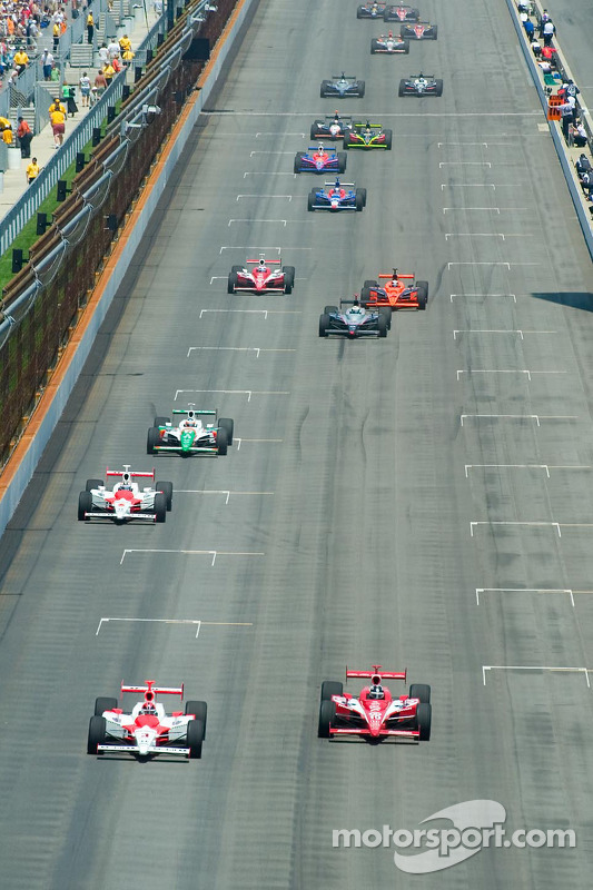 Dan Wheldon défie Helio Castroneves