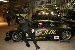 #53 Jloc Isao Noritake Lamborghini Murcielago: Marco Apicella, Koji Yamanishi, Yasutaka Hinoi dans le garage