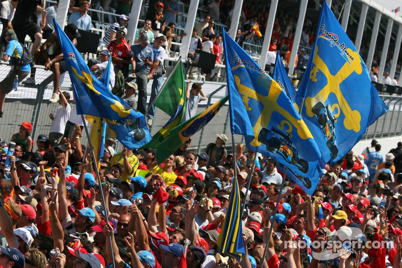 Fans de Fernando Alonso celebran