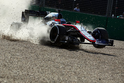 Кевин Магнуссен, McLaren MP4-30, авария