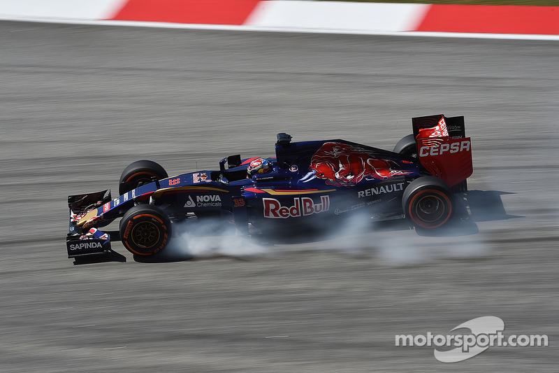 Carlos Sainz Jr., Scuderia Toro Rosso STR10 se bloquea en la frenada