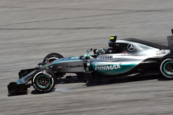 Nico Rosberg, Mercedes AMG F1 W06 bloque une roue au freinage