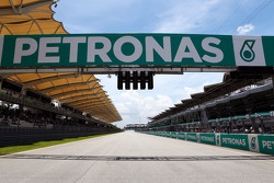 The start / finish straight