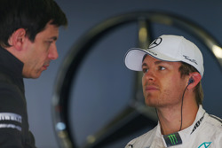 (Gauche à Droite) : Toto Wolff et Nico Rosberg, Mercedes AMG F1