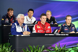 国际汽联新闻发布会:James Key, 红牛青年队技术总监;Ayao Komatsu, 路特斯F1车队比赛工程师;Andrew Green, 印度力量车队技术总监;Pat Symonds, 威廉姆斯
