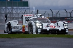#17 Porsche Team Porsche 919 Hybrid : Timo Bernhard, Mark Webber, Brendon Hartley