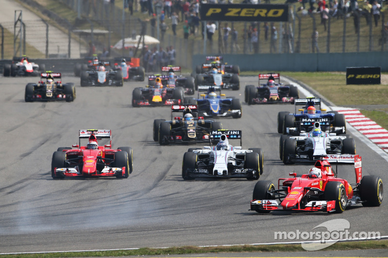 Sebastian Vettel, Ferrari SF15-T di start of the race