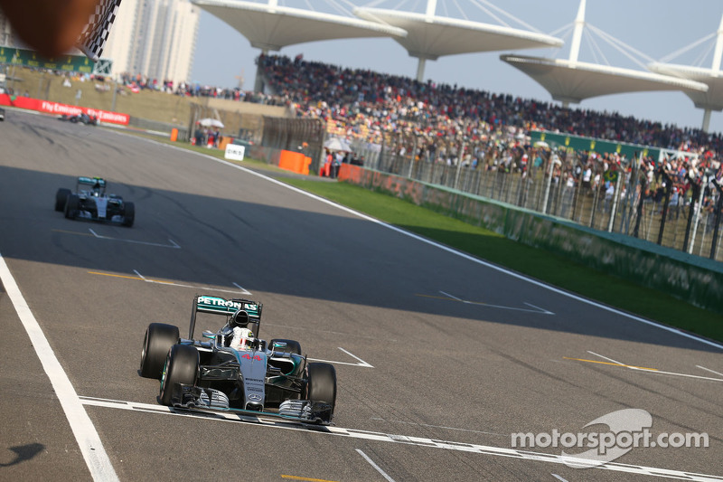 Le vainqueur Lewis Hamilton, Mercedes AMG F1