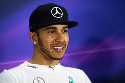 Lewis Hamilton Mercedes AMG F1 lors de la conférence de presse FIA