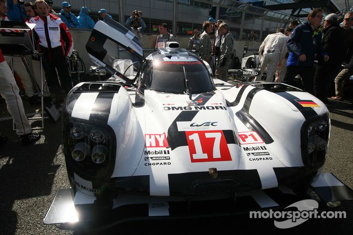 #17 Porsche Team 919 Hybrid: Timo Bernhard, Mark Webber, Brendon Hartley