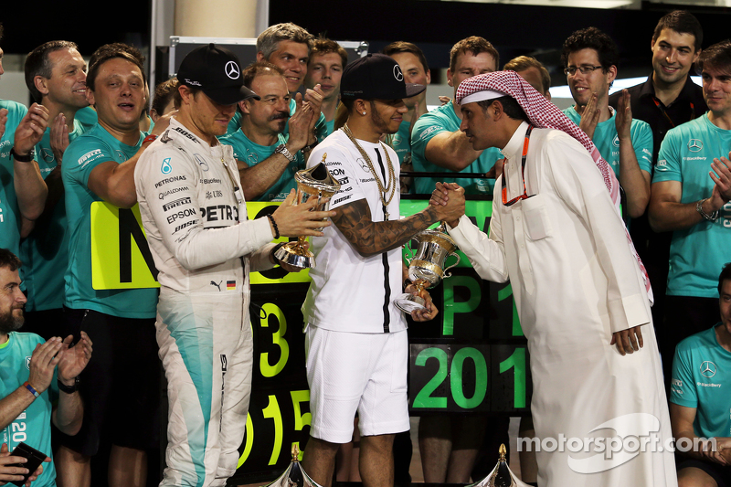 Third placed Nico Rosberg, Mercedes AMG F1 and race winner Lewis Hamilton, Mercedes AMG F1 celebrate