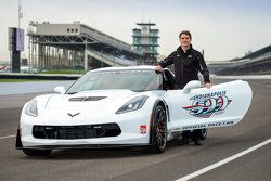 Jeff Gordon se dio a conocer como el piloto del Chevrolet pace car 2015 para Indianapolis 500