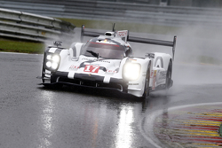 #17 Porsche Team 919 Hybrid Тимо Бернхард, Марк Уэббер и Брендан Хартли